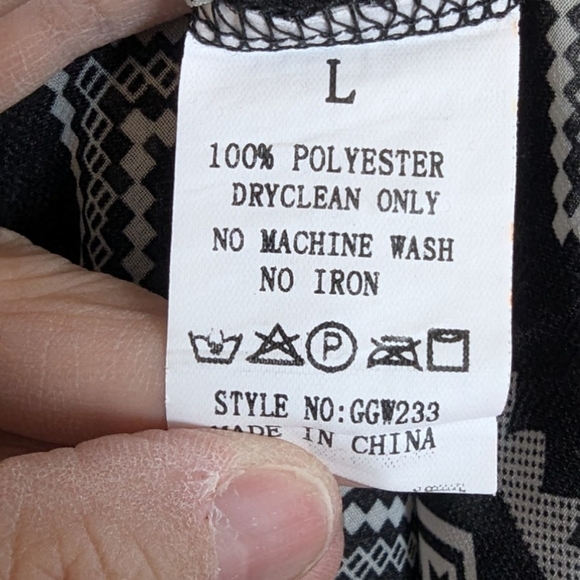 GeeGee size large sheer geometric tunic blouse in black/white - Picture 4 of 12